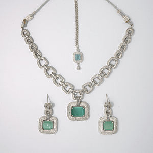 Home F-Jewels 44 emerald elegance 1